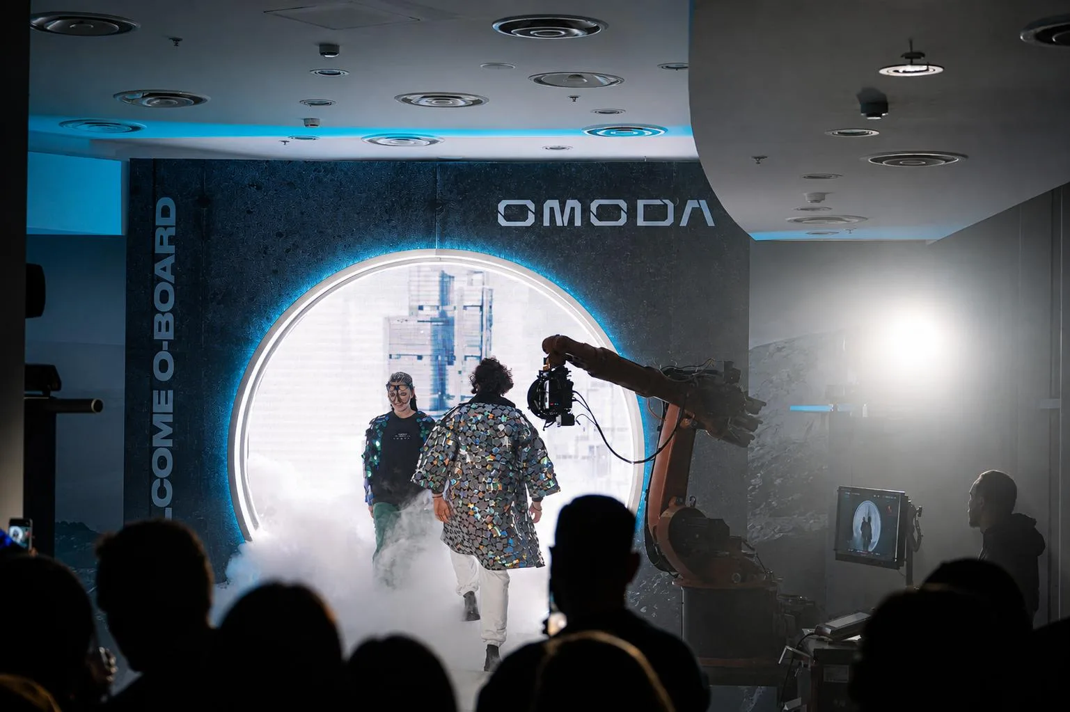 Glambot / Omoda